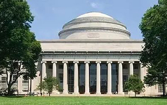 近日，世界理工大学天花板麻省理工学院（MIT）公布了即将入学的2027届新生数据。数据显示，今年8月，将有1096名大一新生入读MIT。