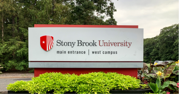 纽约州立大学石溪分校（Stony Brook University--SUNY），位于纽约州的石溪，是一所公立研究型大学，自从1957年成立以来，迅速发展成为国际知名的教育和研究中心。